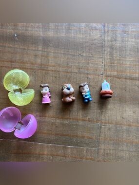 Squinkies Lot Disney Beauty and the Beast-(2) Belles-Enchanted Rose-Bruno Dog